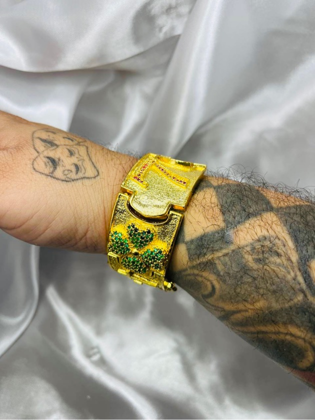 Bracelete 777 cravejado Moeda antiga